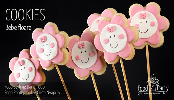 Biscuiti pe bat bebe floare